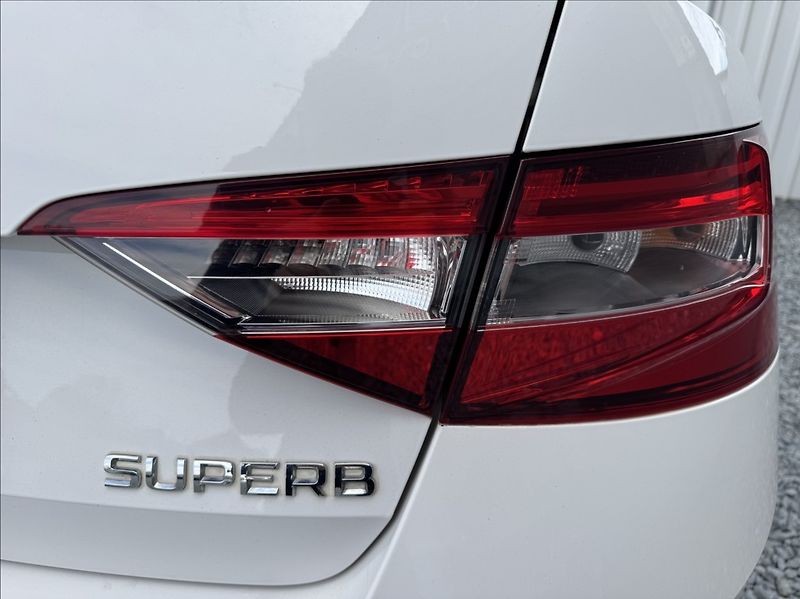 Škoda Superb 2,0 TDI 140kW ACC - fotka 16 z 50