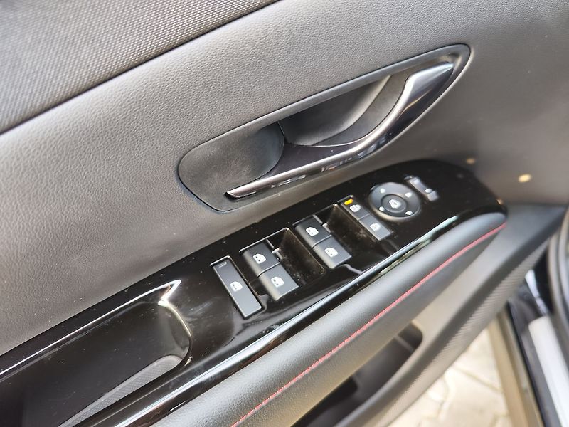Hyundai Tucson 1.6 T-GDI/118kW N-Line DCT - fotka 30 z 31