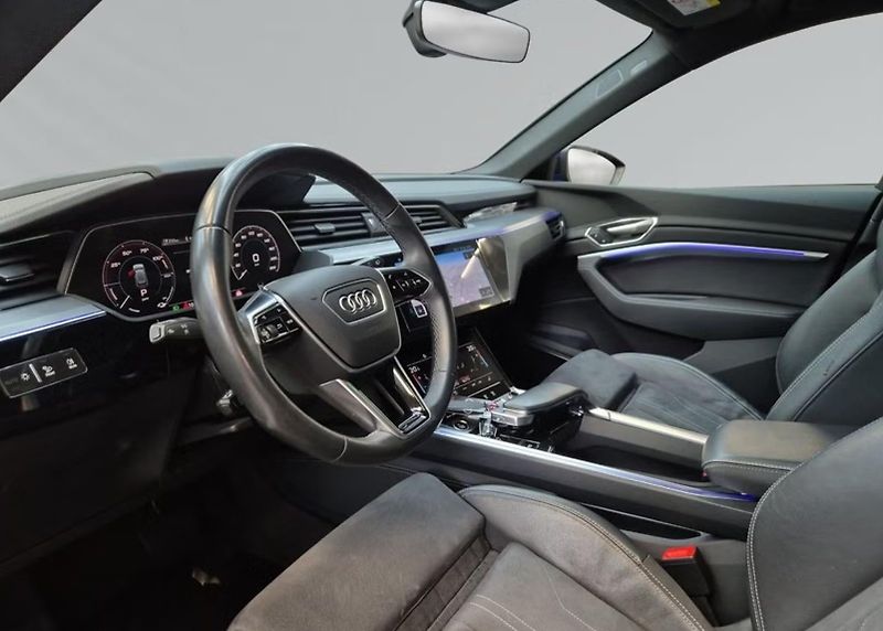 Audi Q8 e-tron 55 Q S-Line 360k Pano Tažné - fotka 7 z 9