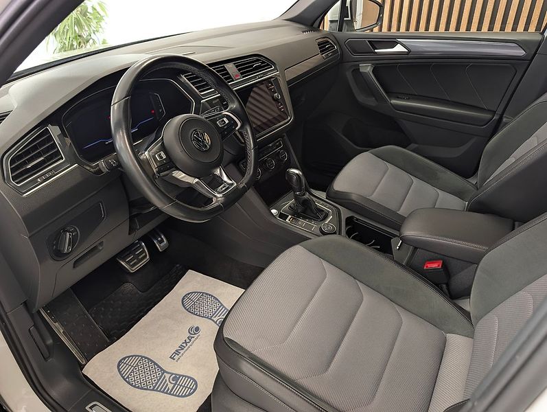 Volkswagen Tiguan 2.0 TDI 4X4 R-LINE - fotka 14 z 27