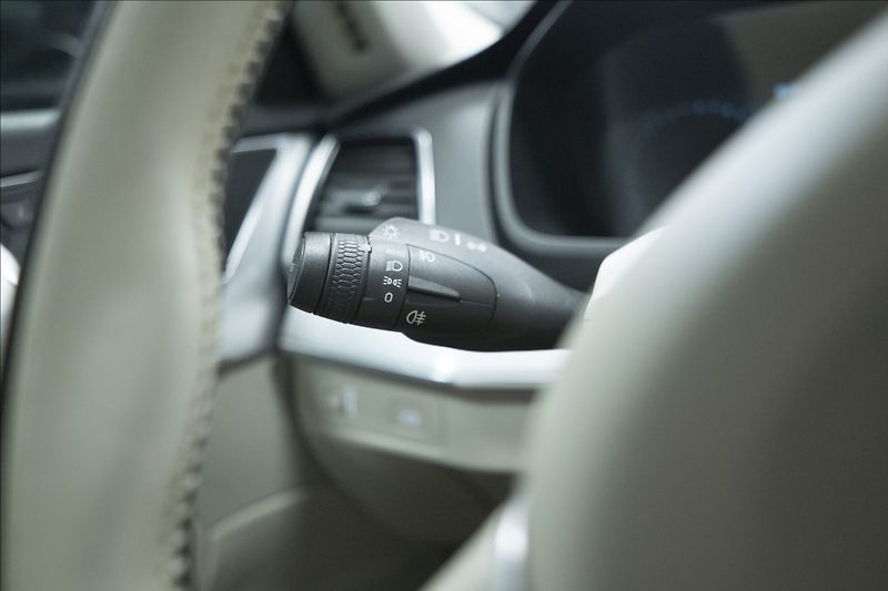 Volvo XC90 2,0 D5 AWD 1. MAJITEL ČR TAŽNÉ - fotka 26 z 44