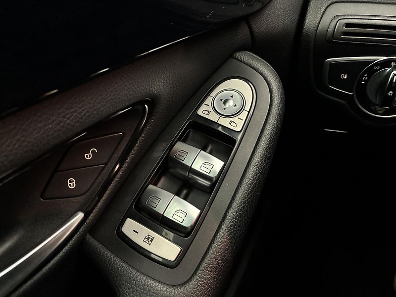 Mercedes-Benz Třídy C 2,0 200 135kW Aut. Kůže DPH - fotka 14 z 27