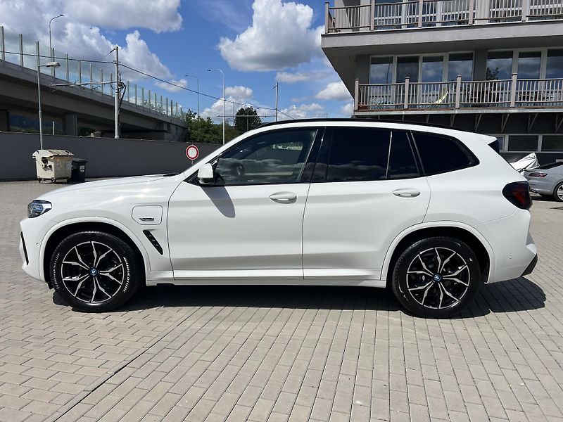 BMW X3 30e M Sport xDrive Laser - fotka 6 z 30