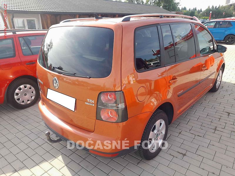 Volkswagen Touran (2009) 1.9 TDI, AC, výhřev sed - fotka 2 z 3