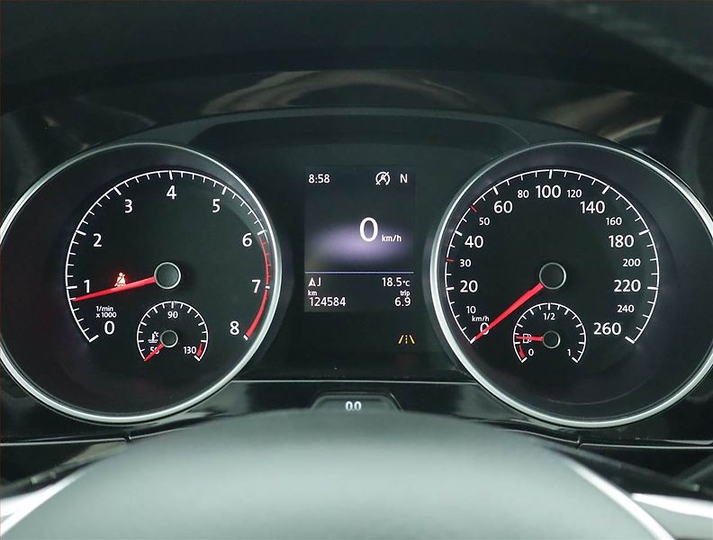 Volkswagen Touran (2019) Highline 1.5 TSI - fotka 11 z 21