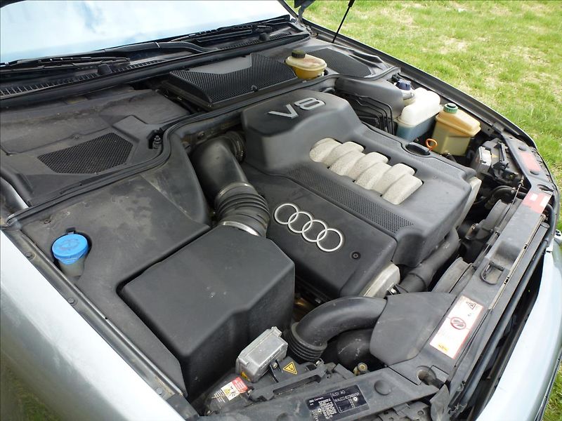 Audi A8 4,2 V8 Quattro 4x4 AUTOMAT - fotka 49 z 65