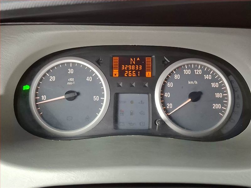Opel Vivaro (2008) 2.5 CDTI, Bus, 8Míst - fotka 11 z 15