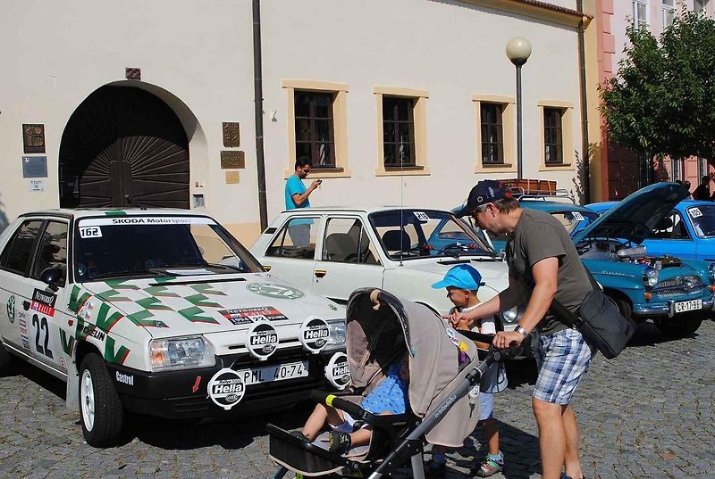 Veterány se sjely do Veselí nad Lužnicí na Selské Baroko 2023.