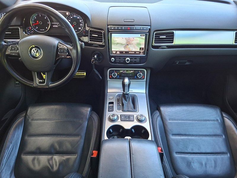 Volkswagen Touareg (2015) 4.2TDI 250kW R-LINE -ČR - fotka 10 z 48