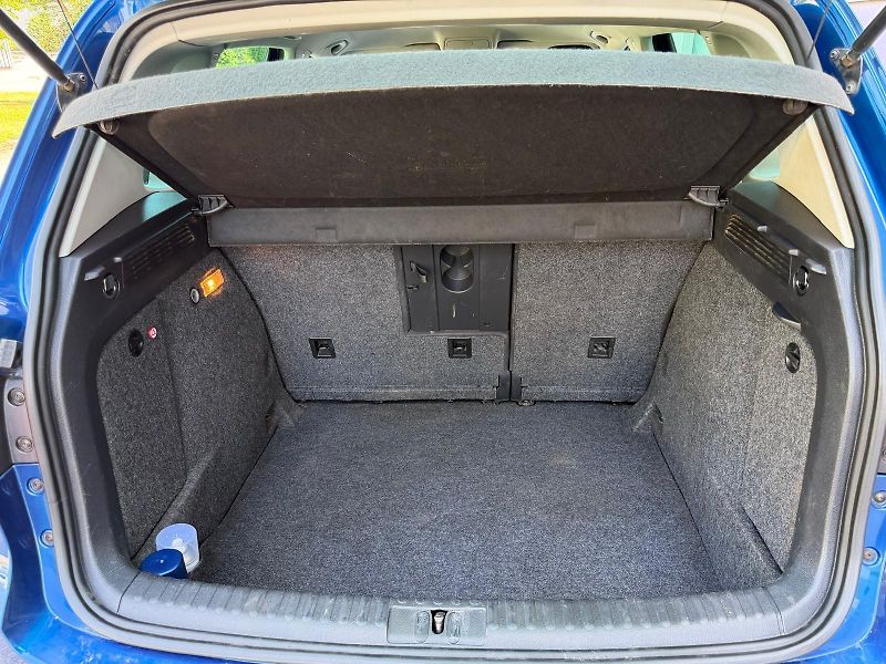 Volkswagen Tiguan 2,0 TDI 4x4 / Sport / servis.k - fotka 14 z 29