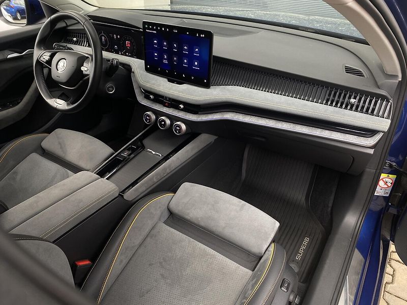 Škoda Superb Combi iV 1,5 TSI Selection DSG - fotka 26 z 30
