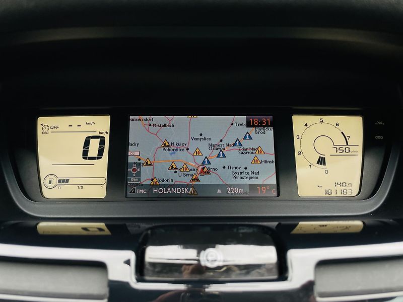 Citroën C4 Picasso 1.6i 88KW MANUÁL LED SENZORY - fotka 35 z 38