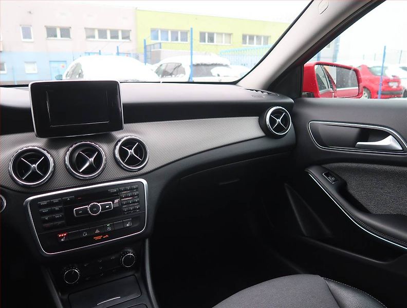 Mercedes-Benz GLA (2015) Progressive 180 CDI - fotka 8 z 18