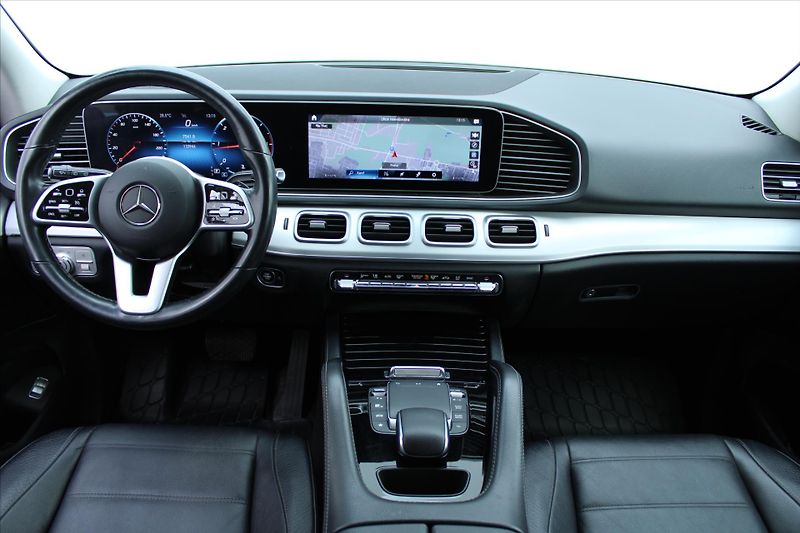 Mercedes-Benz GLE 300d 4MATIC TAŽNÉ 1.MAJ. ČR - fotka 13 z 28