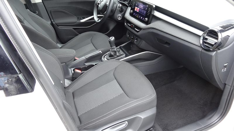 Škoda Fabia 1.0TSi Style + druhá sada kol - fotka 4 z 24