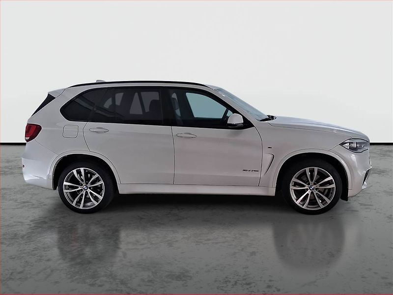 BMW X5 (2014) M Paket xDrive30d - fotka 6 z 23