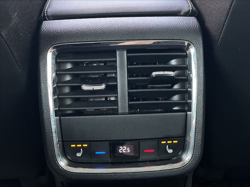 Škoda Octavia 2,0 TDI DSG Combi Style+ TAŽNÉ - fotka 16 z 25