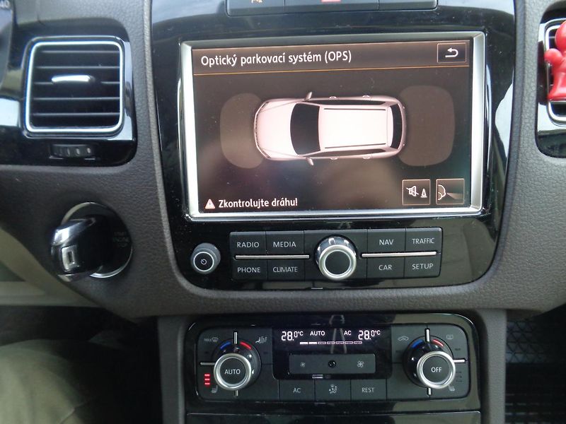 Volkswagen Touareg 3,0 TDI - fotka 15 z 16