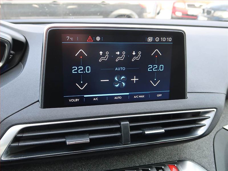 Peugeot 3008 (2019) Allure 1.5 BlueHDi, ČR,1.maj - fotka 16 z 20