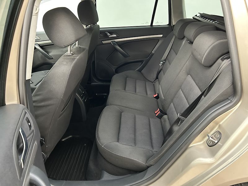 Škoda Octavia 2.0 TDI Elegance - fotka 19 z 24