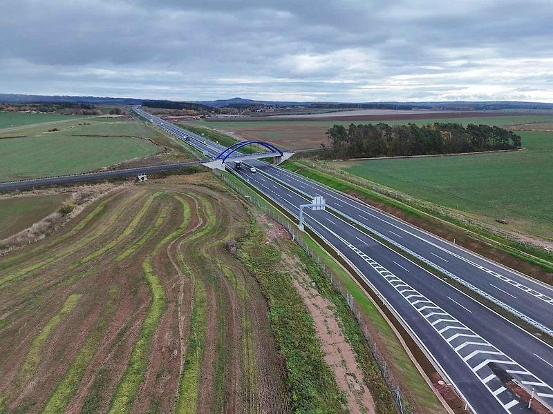 Dálnice D6 u Hořesedel a Hořoviček.