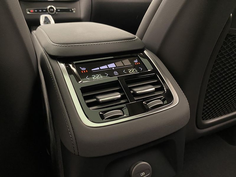 Volvo XC90 (2026) T8 AWD Plug-in BRIGHT ULTRA - fotka 75 z 76