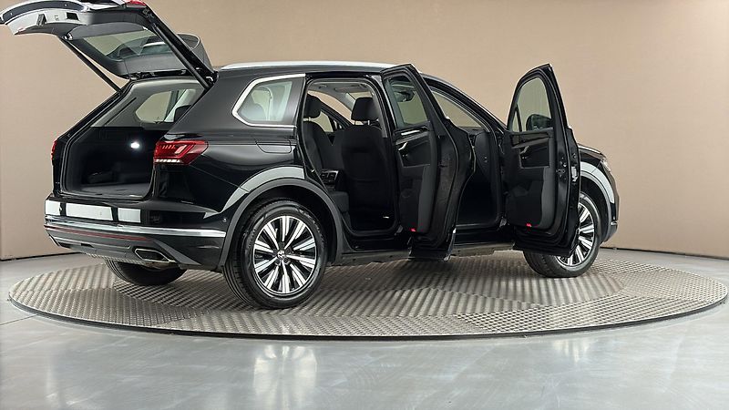 Volkswagen Touareg 3.0 TSI PHEV Tiptronic Eleganc - fotka 6 z 33