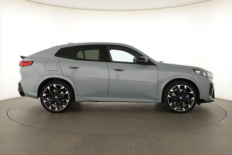 BMW X2 (2025) M35i - fotka 6 z 24
