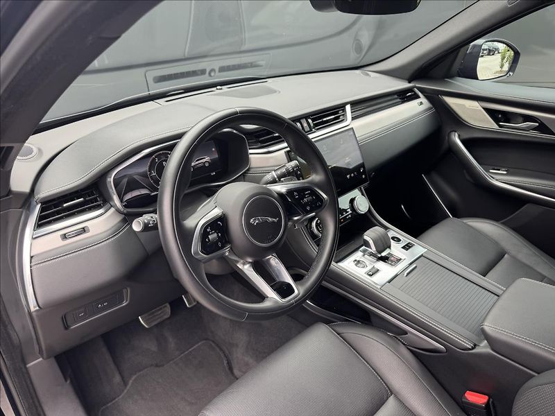 Jaguar F-Pace 3,0 R-DYNAMIC SE AWD DPH - fotka 9 z 33