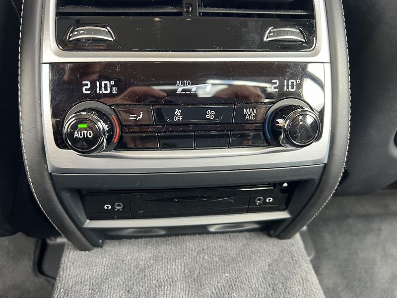 BMW Řada 7 (2017) 750d xDrive Laser Full  - fotka 31 z 39