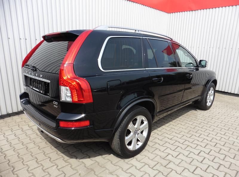 Volvo XC90 2,4 D5 Summum AWD A/T Navi 7.m - fotka 4 z 13
