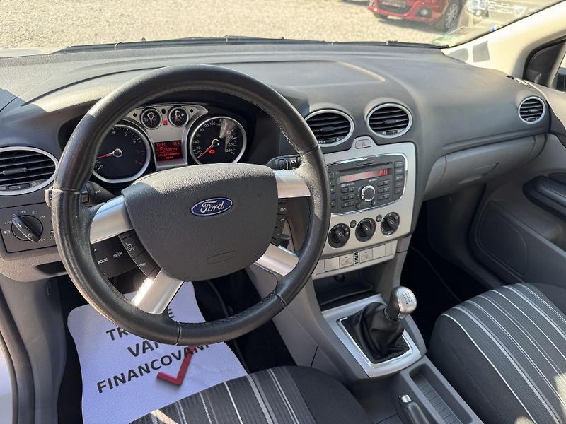 Ford Focus (2010) 1.6-16V,rezervace  - fotka 14 z 28