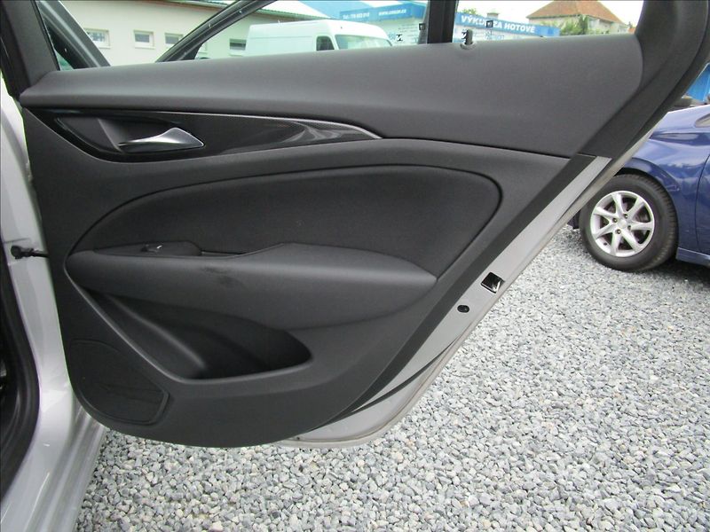 Opel Insignia ST 1.5 CDTi, aut. Klima, LED - fotka 27 z 41