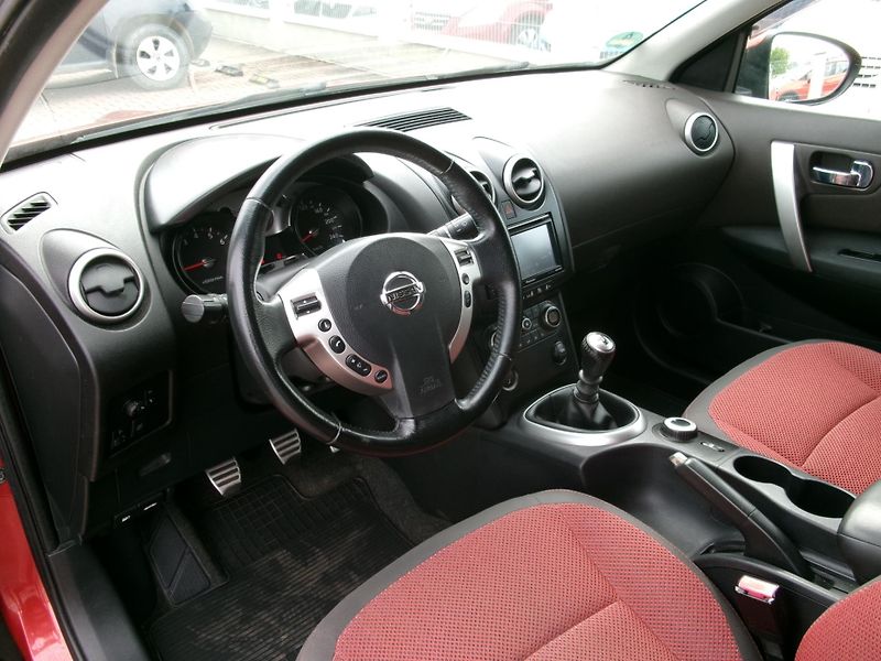 Nissan Qashqai (2007) 2,0i 4WD ALU AC TAŽNÉ BT TEMP - fotka 24 z 29