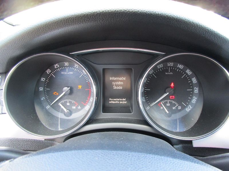 Škoda Superb 1,6TDI - 77KW - NOVÁ BATERIE - fotka 11 z 17