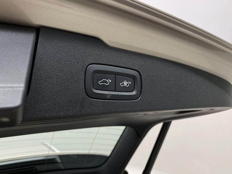 Volvo V60 CC B4 AWD CORE AUT CZ - fotka 27 z 54