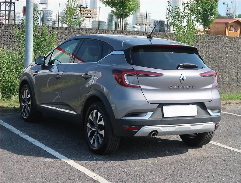 Renault Captur (2020) 1.3 TCe, Automat, Serv.kniha - fotka 4 z 19