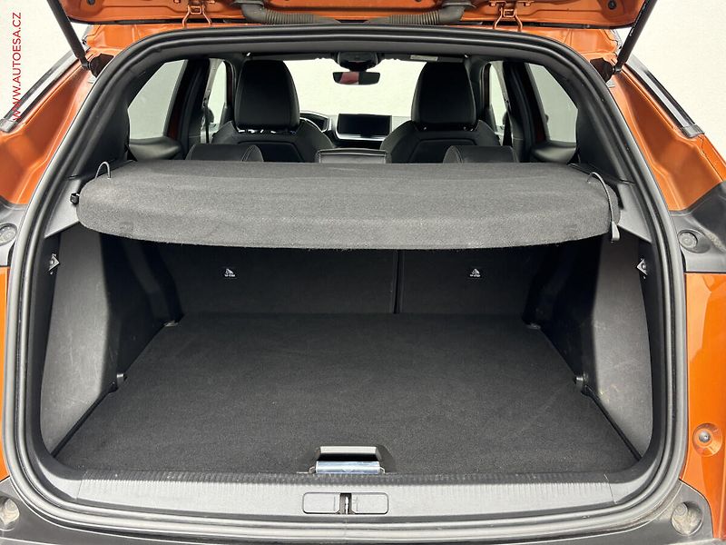 Peugeot 2008 (2020) 1.2 PT, GT Line, LED, navi - fotka 8 z 20