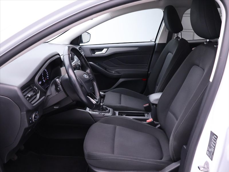 Ford Focus 1,0 EcoBoost 74kW CZ DPH - fotka 11 z 34