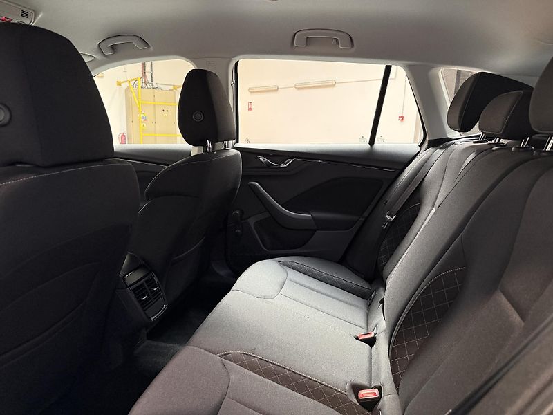 Škoda Kamiq 1.5 TSI 110 kW Ambition - fotka 11 z 13