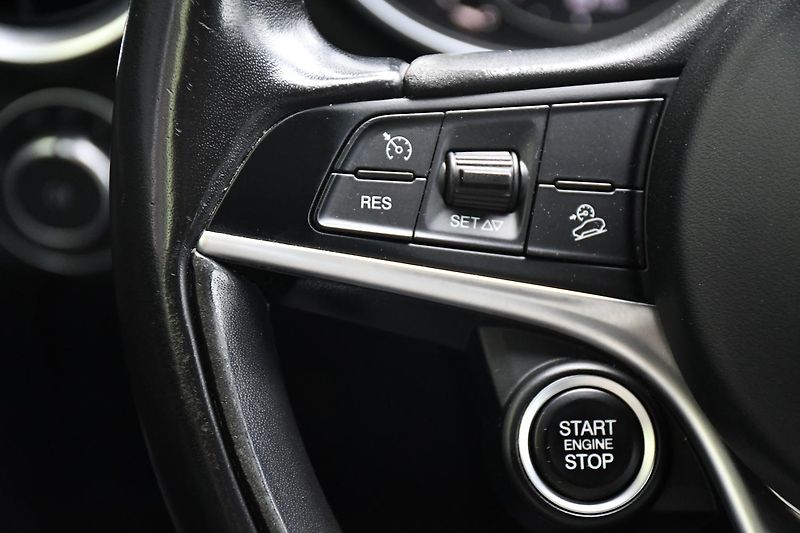 Alfa Romeo Stelvio 2.0 206kW Q4 VELOCE - fotka 23 z 35