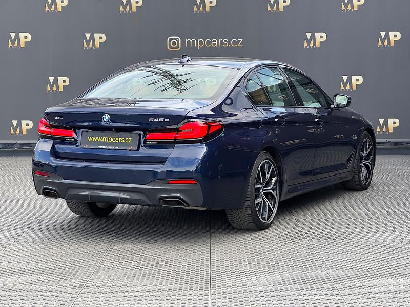 BMW Řada 5 (2022) 545e xDrive M Sport, DPH - fotka 6 z 56