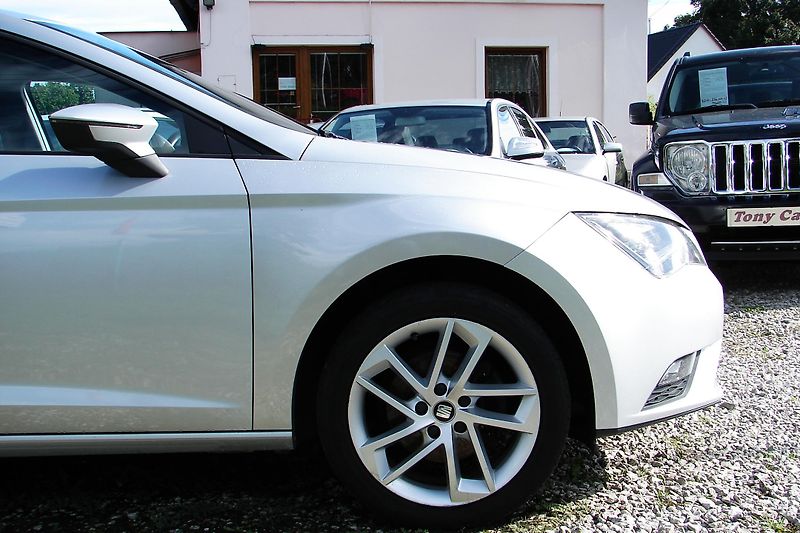 Seat Leon 1.6 TDi 110PS LED Navi-ZADÁN!  - fotka 40 z 42