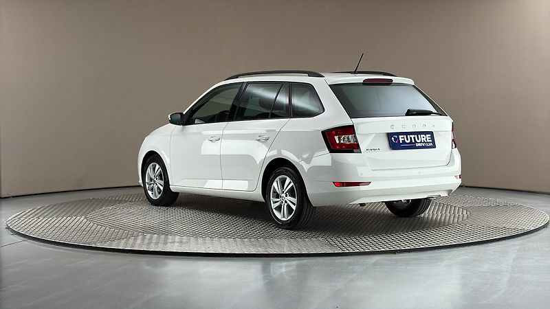 Škoda Fabia 1.0 TSI Ambition Combi - fotka 2 z 23