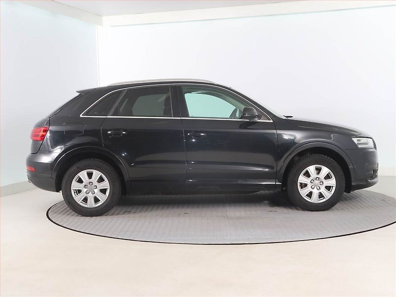 Audi Q3 (2012) 2.0 TDI, Xenony, Tempomat - fotka 6 z 17