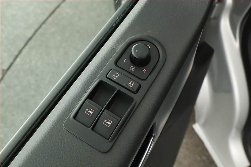 Volkswagen Multivan (2013) Highline 2.0 TDI - fotka 9 z 22
