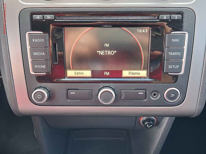 Volkswagen Touran (2009) 1.4 TSi, Navi, AC - fotka 14 z 18