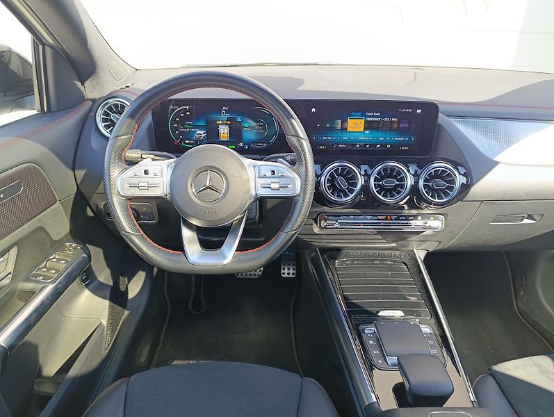 Mercedes-Benz EQA 250+ AMG 140kW ČR PANO  - fotka 21 z 34