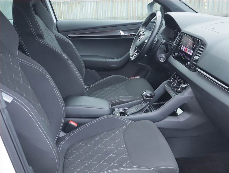 Škoda Karoq (2023) Sportline 1.5 TSI - fotka 9 z 24