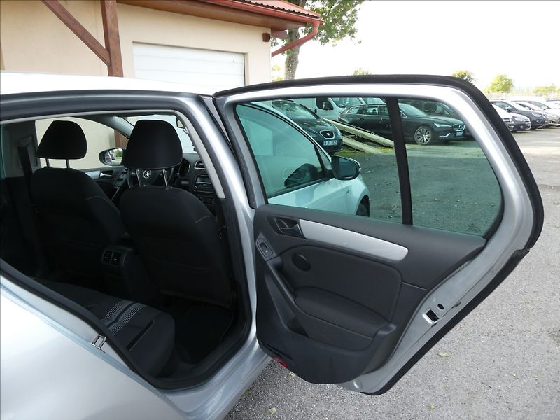 Volkswagen Golf 1,2 TSi 77kW MATCH serviska - fotka 25 z 45